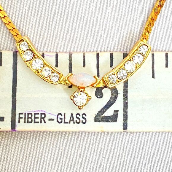 Pendant Necklace Gold Tone Flat Cobra Chain Clear Rhinestones Central Opalesque - Picture 10 of 11